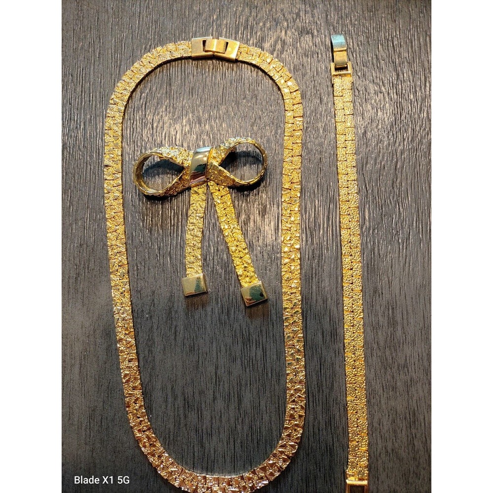 VINTAGE GOLD TONE NUGGET SET WITH NECKLACE, BRACELET & BROOCH. BRACELET - KOREA